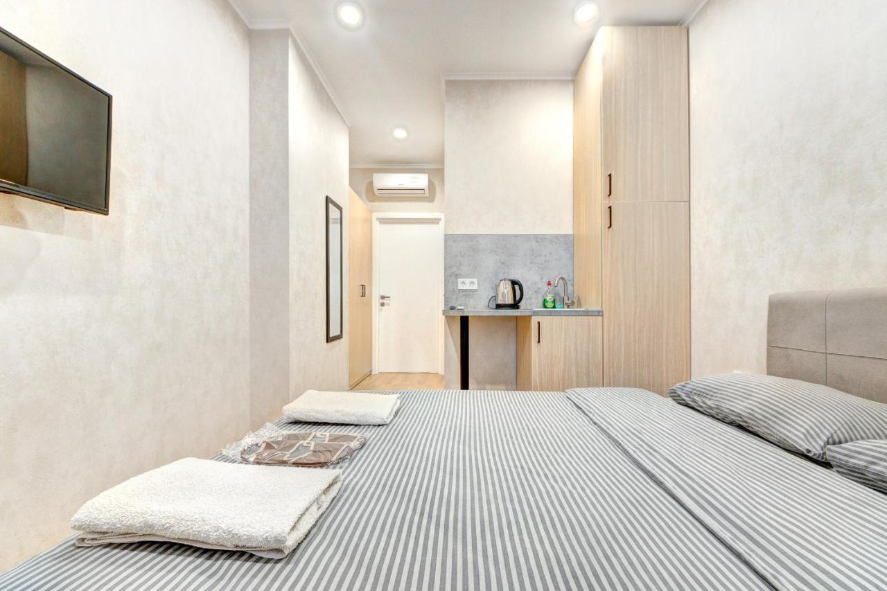 1 Room Apartment Near National Circus Kyiv Exterior photo